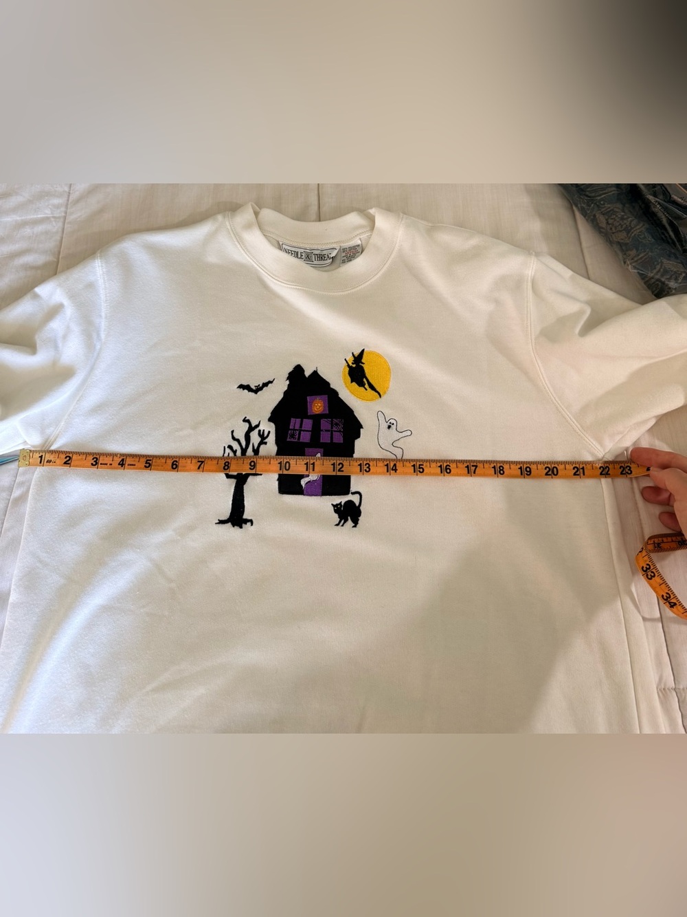 Vintage 90’s Needle & Threads Halloween Witch Haunted House sweatshirt white Med - Picture 11 of 12